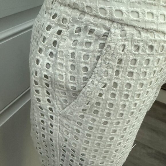 KHAKIS BY GAP Cotton Eyelet Shorts 3"  White Lined Pockets Coastal Size 4 - Picture 3 of 4
